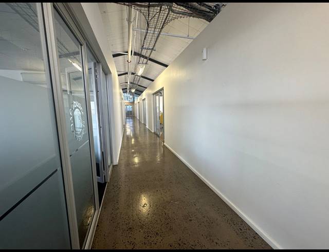 920M² OFFICE TO LET IN PAARDEN EILAND